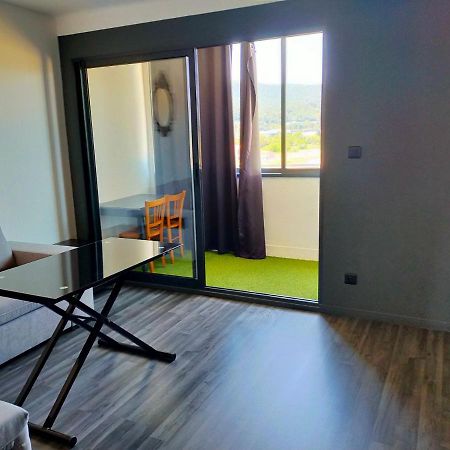 Appartement en duplex au 3ième étage sans ascenseur Hyères Esterno foto