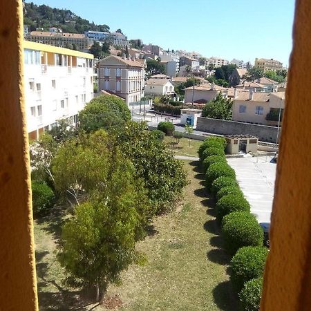Appartement en duplex au 3ième étage sans ascenseur Hyères Esterno foto