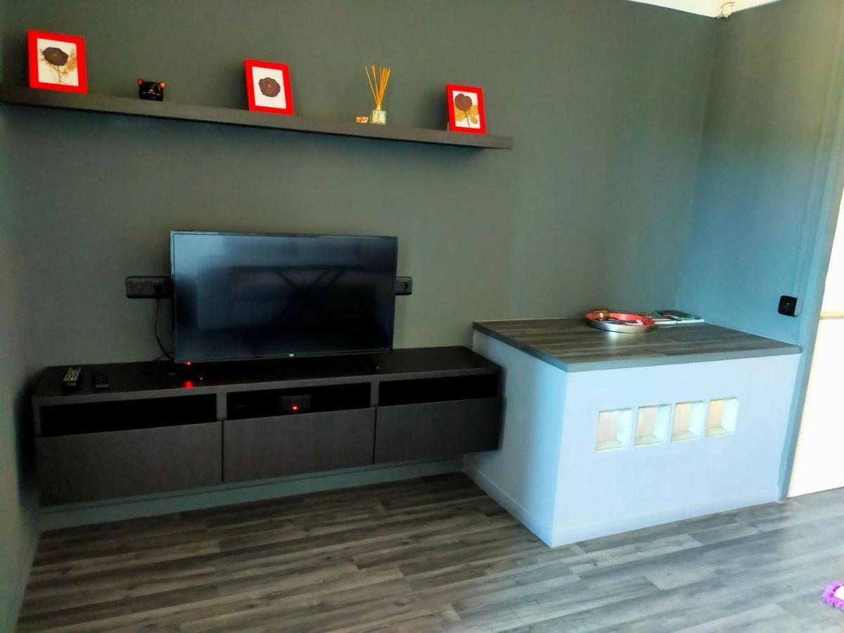 Appartement en duplex au 3ième étage sans ascenseur Hyères Esterno foto