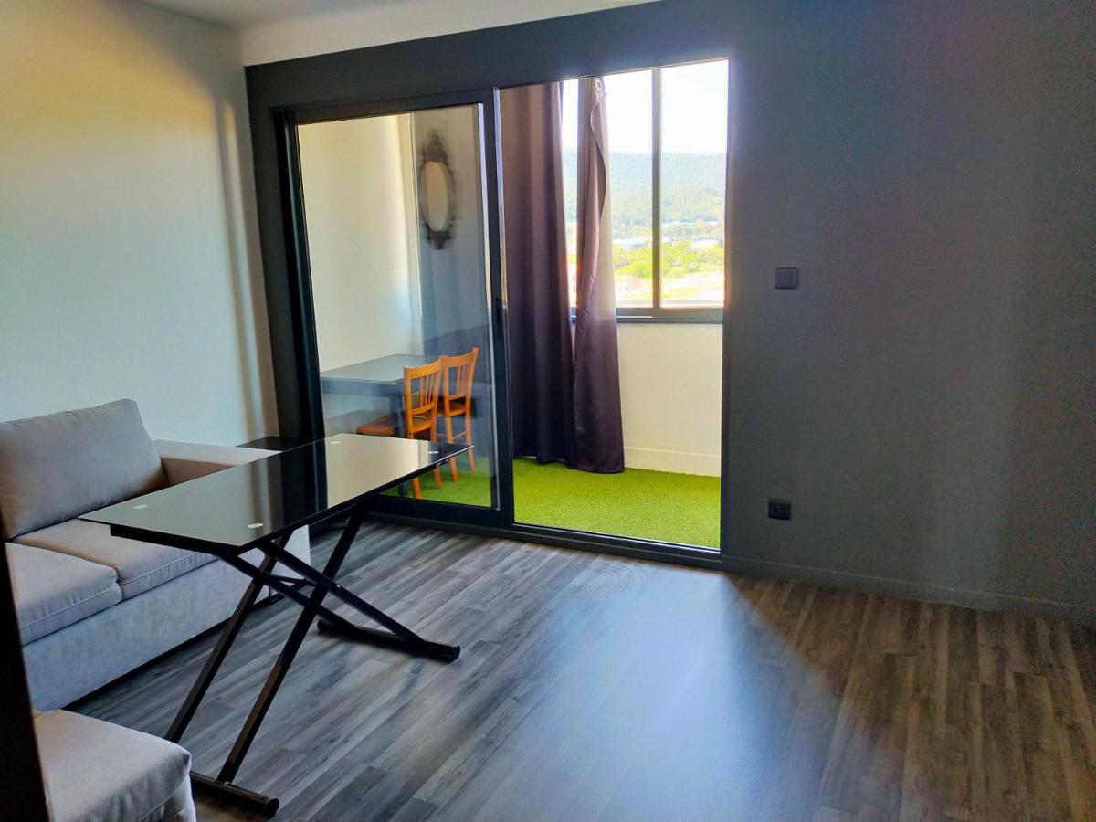 Appartement en duplex au 3ième étage sans ascenseur Hyères Esterno foto