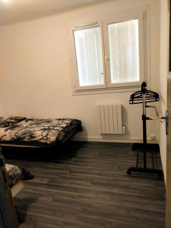 Appartement en duplex au 3ième étage sans ascenseur Hyères Esterno foto
