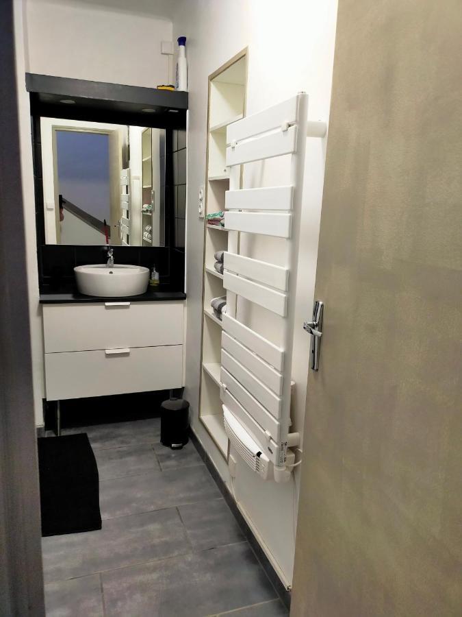 Appartement en duplex au 3ième étage sans ascenseur Hyères Esterno foto