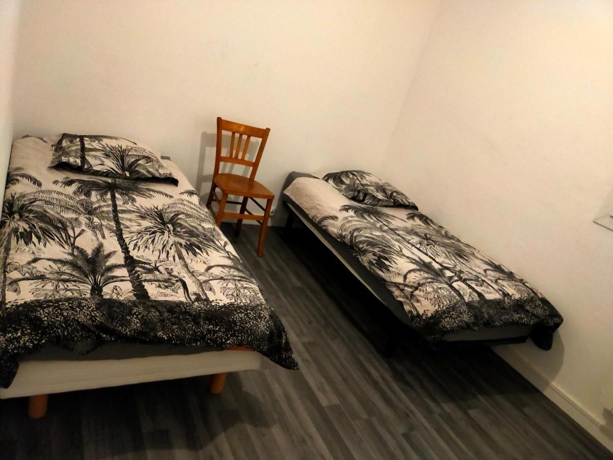 Appartement en duplex au 3ième étage sans ascenseur Hyères Esterno foto