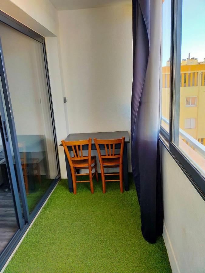 Appartement en duplex au 3ième étage sans ascenseur Hyères Esterno foto