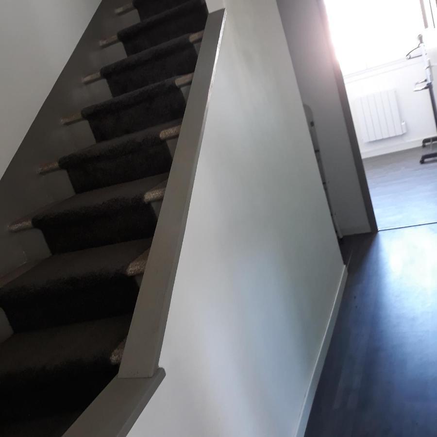 Appartement en duplex au 3ième étage sans ascenseur Hyères Esterno foto