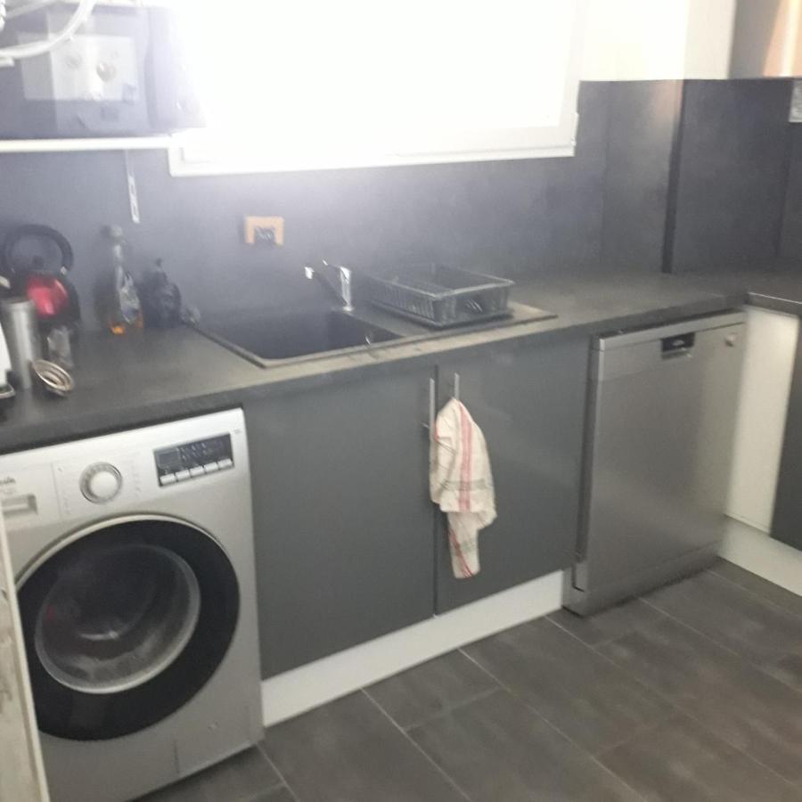 Appartement en duplex au 3ième étage sans ascenseur Hyères Esterno foto