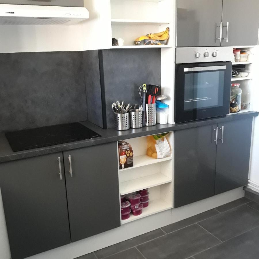 Appartement en duplex au 3ième étage sans ascenseur Hyères Esterno foto
