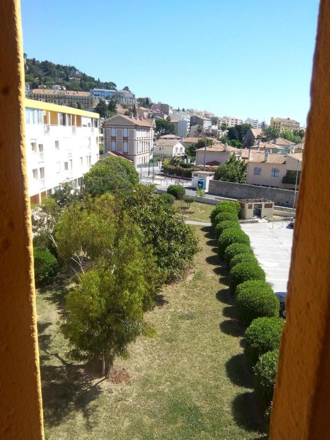 Appartement en duplex au 3ième étage sans ascenseur Hyères Esterno foto
