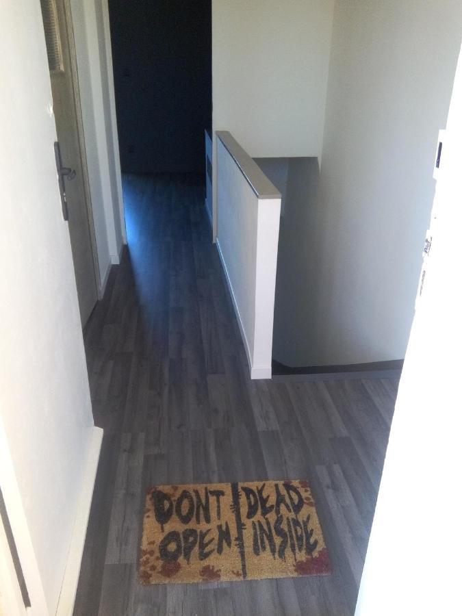 Appartement en duplex au 3ième étage sans ascenseur Hyères Esterno foto